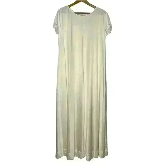 LeVoy’s Vintage Lingerie Gown - Picture 3 of 9